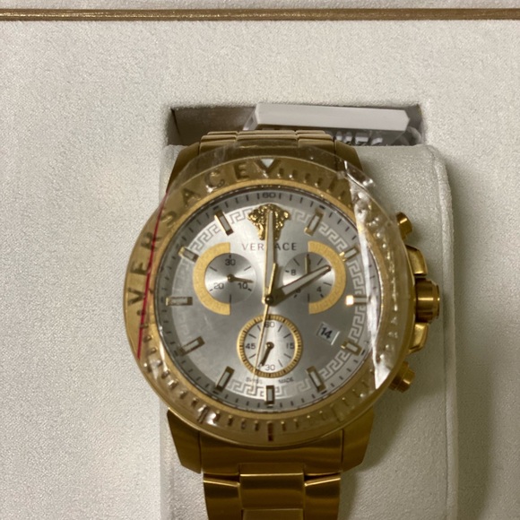 Versace - Picture 5 of 12